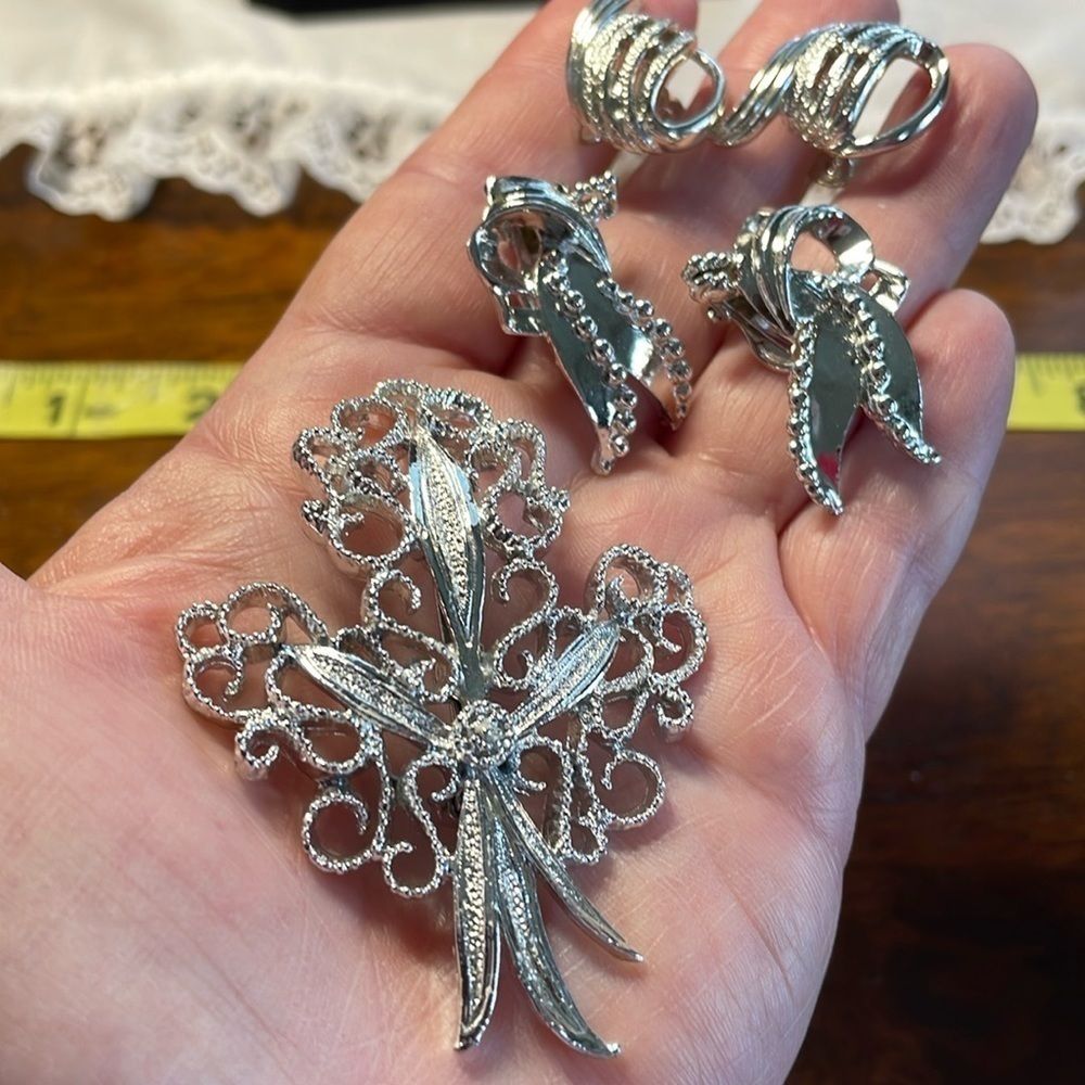 Vintage Silver Tone Clip/Screw Back Earrings & Brooch Pin
